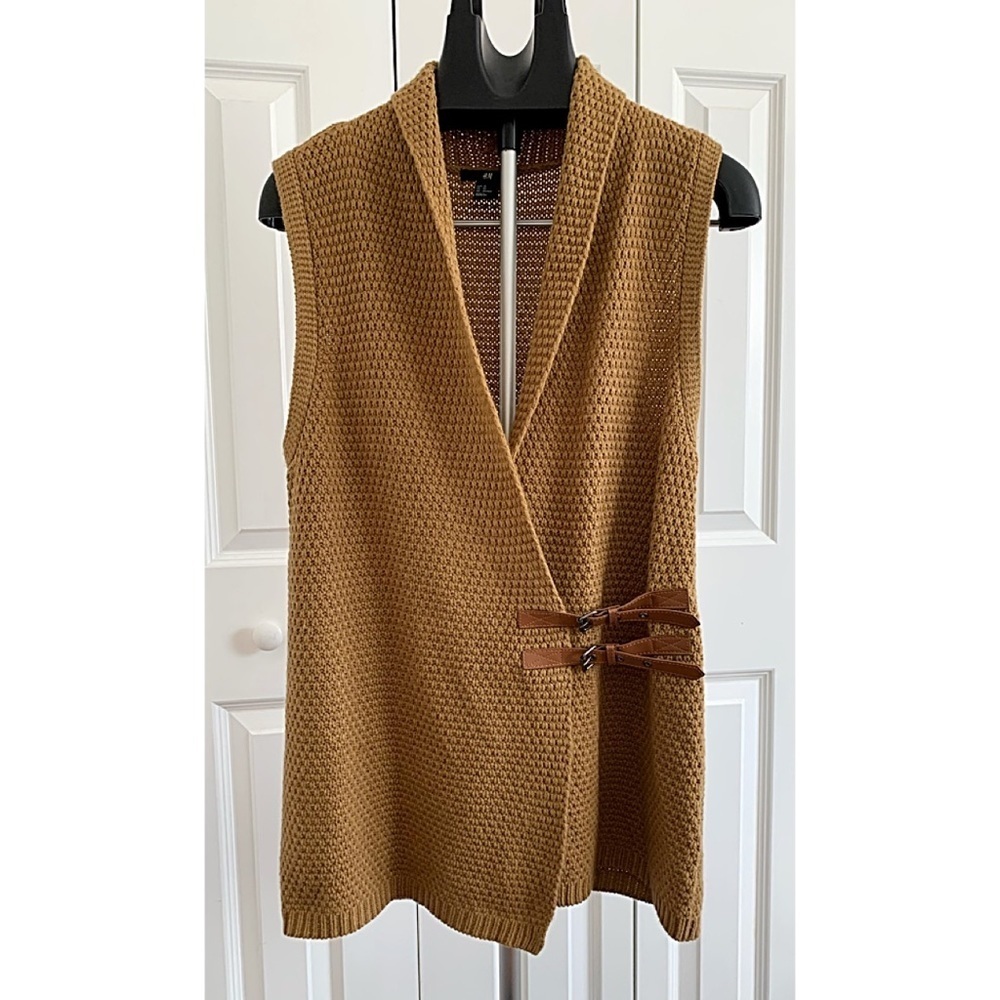 H&M Sz XS Camel Knit Vest w/ Faux Leather Strap & Adjustable Metal Buckle